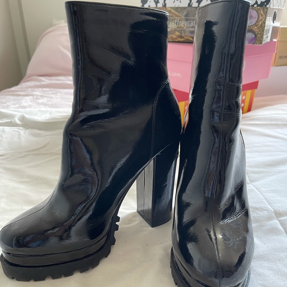 ZARA paten leather booties. Size:9 - Picture 4 of 4